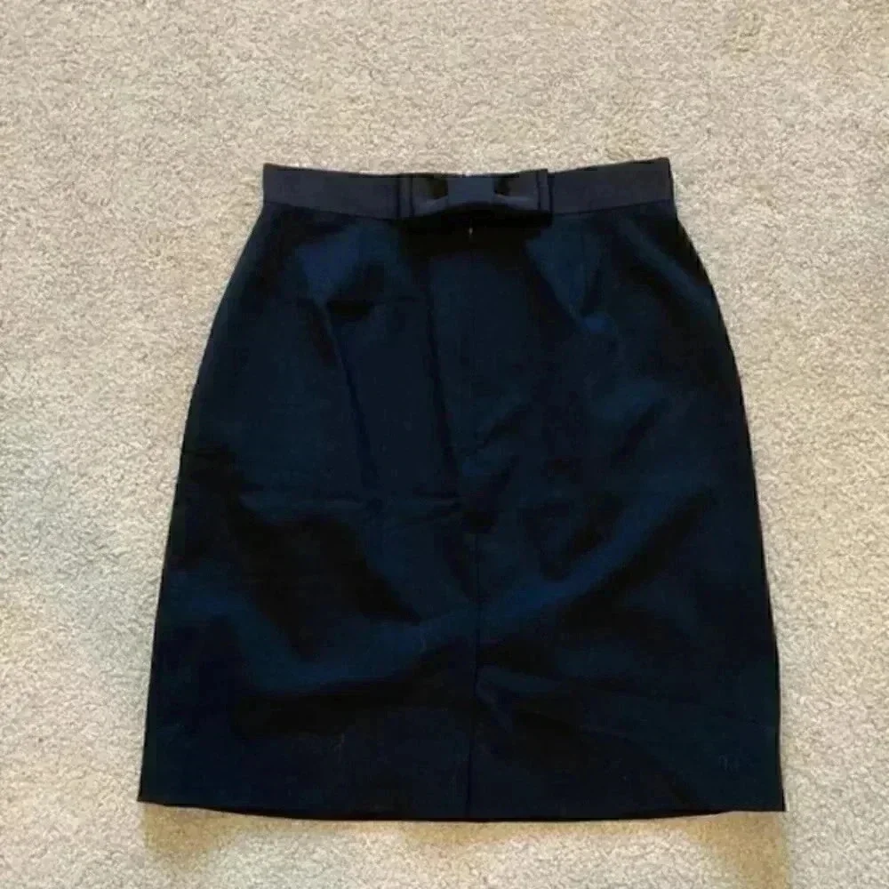 Kate spade black skirt with a cute bow on the back